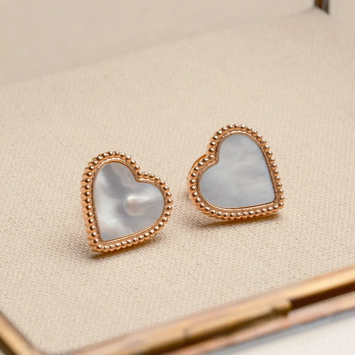 Amorance Earrings