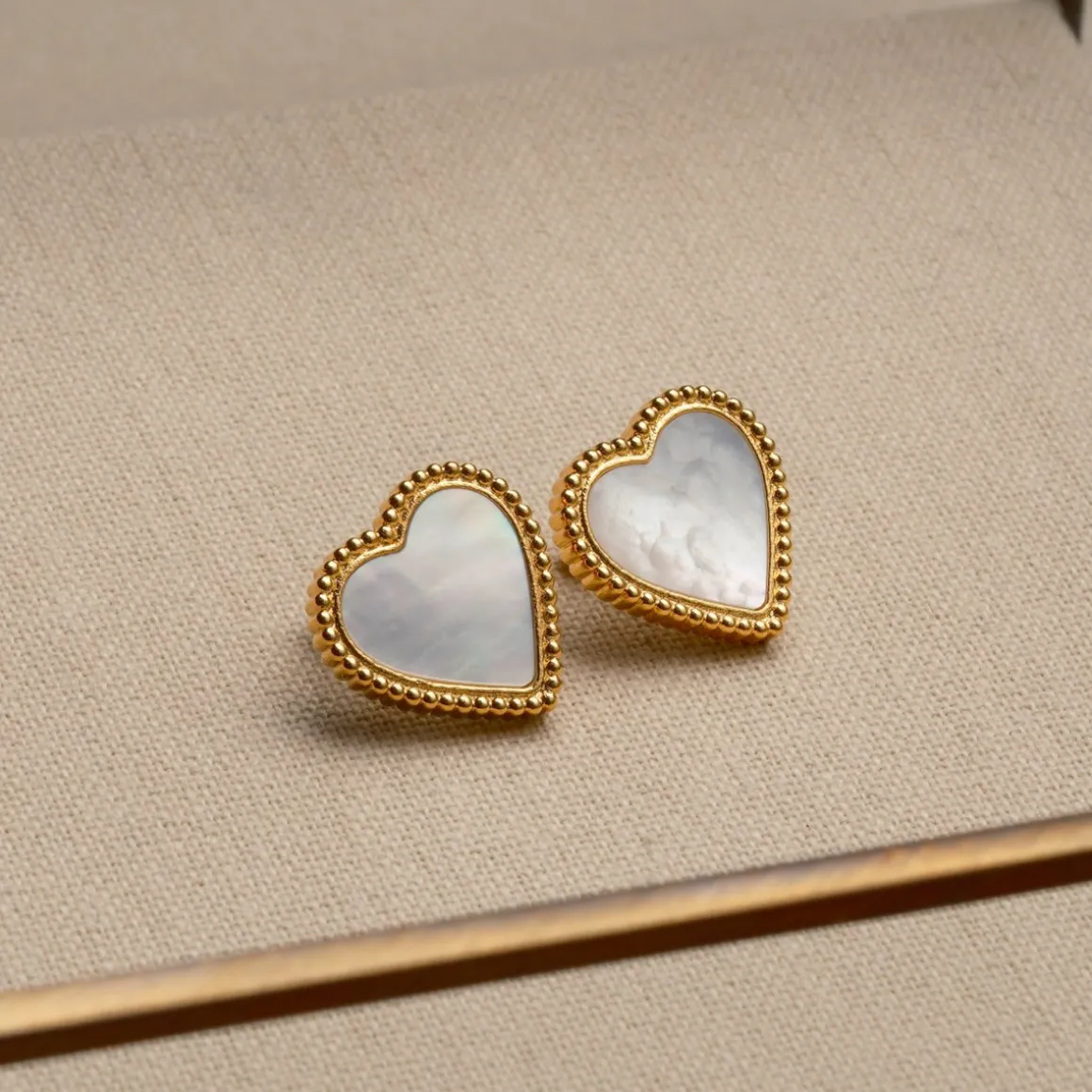 Amorance Earrings