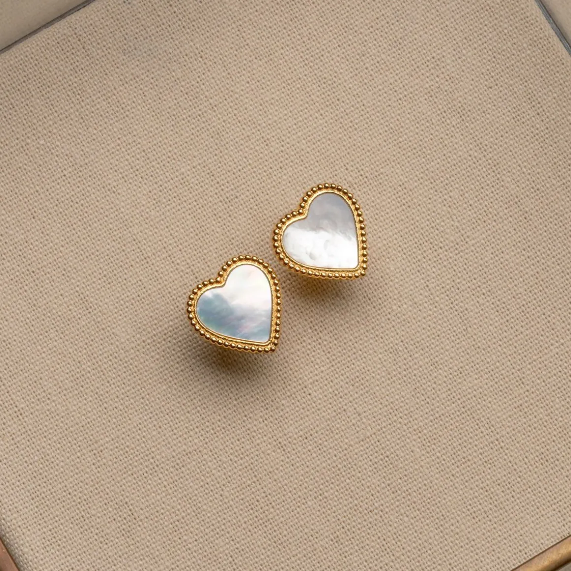 Amorance Earrings
