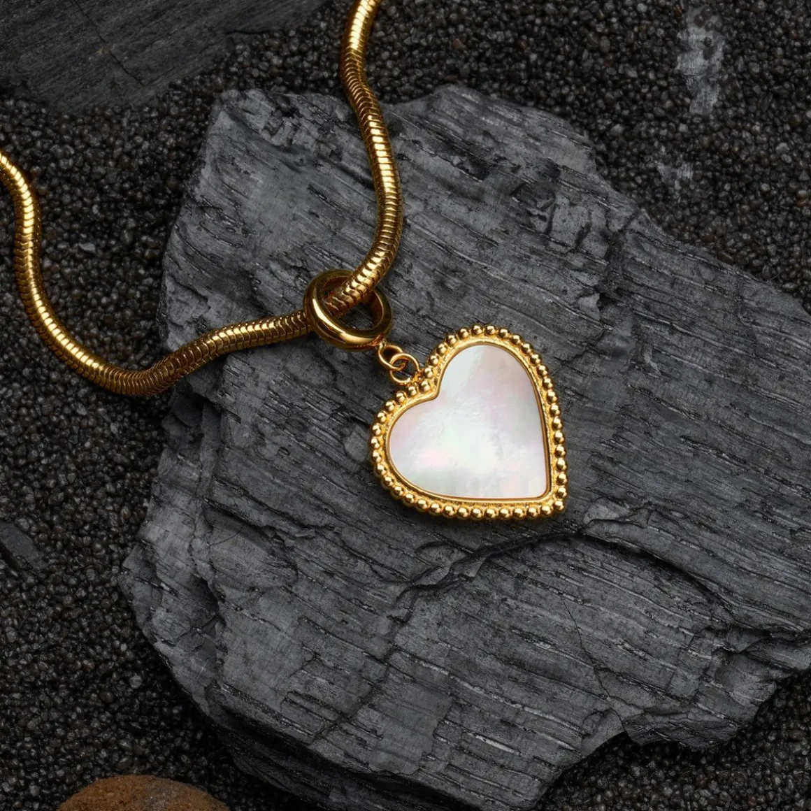 Amorance Necklace