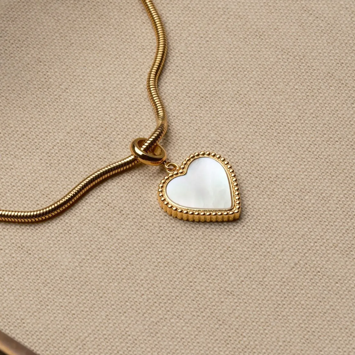 Amorance Necklace