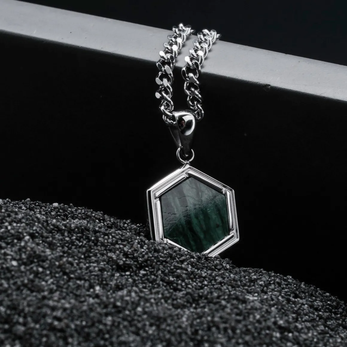 AXIS NECKLACE
