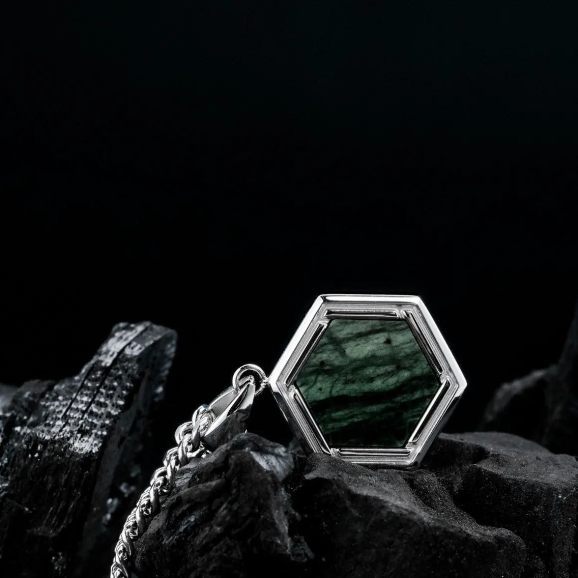AXIS NECKLACE