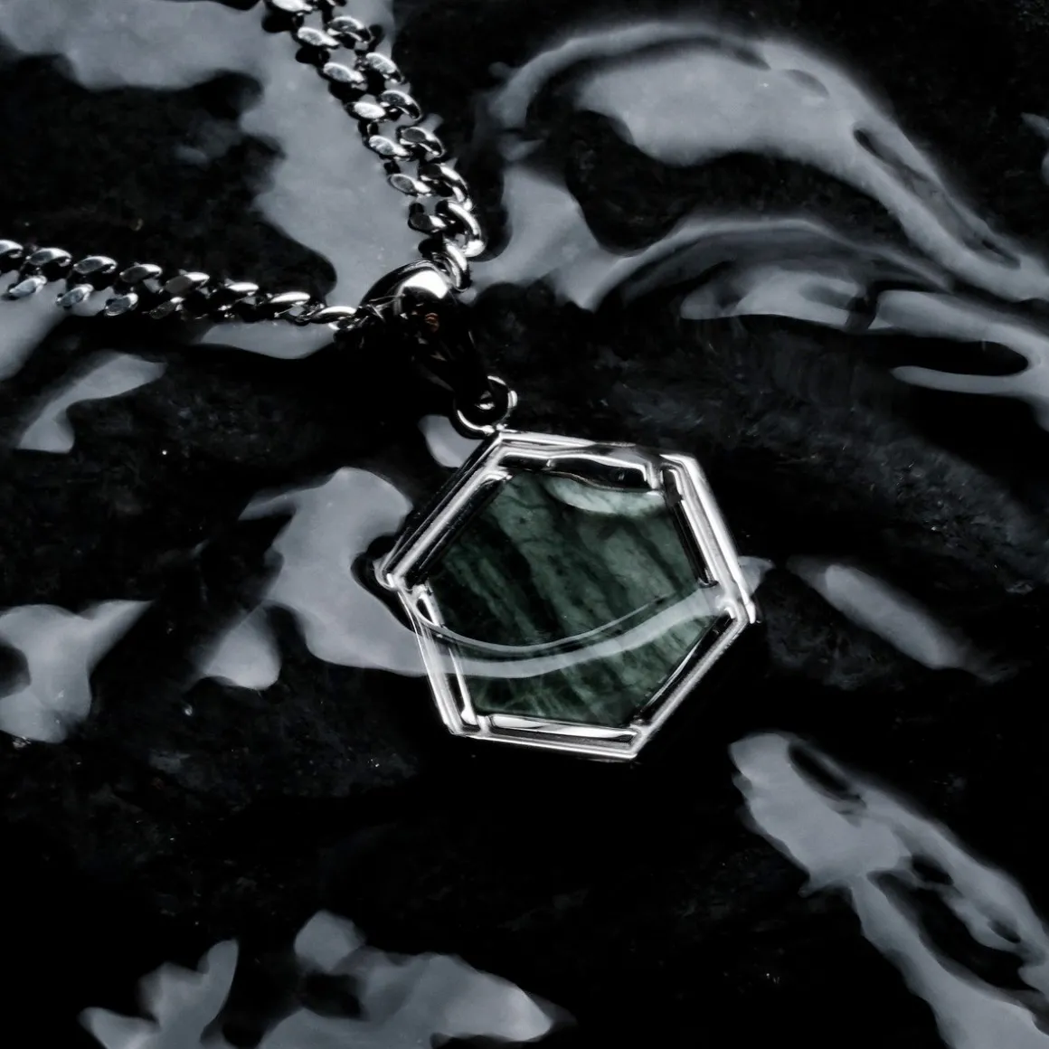 AXIS NECKLACE