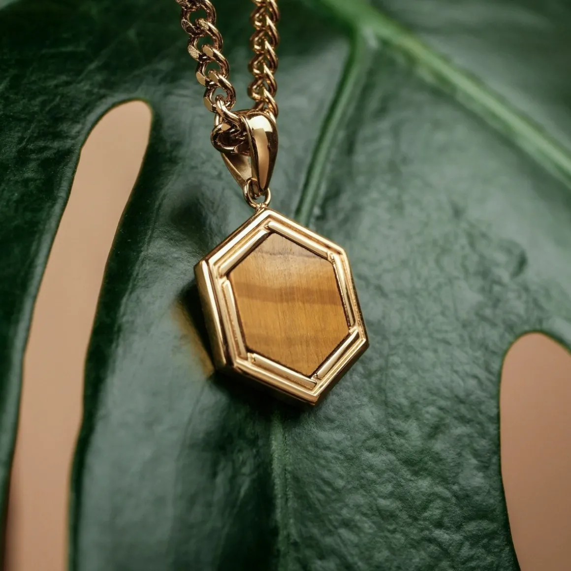AXIS NECKLACE