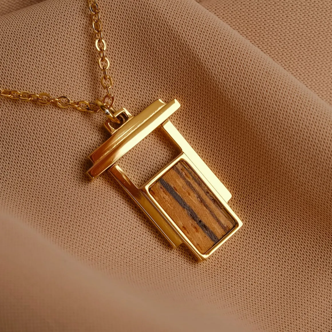 Contour Necklace