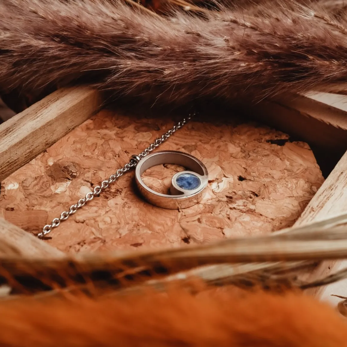 Pigment Necklace